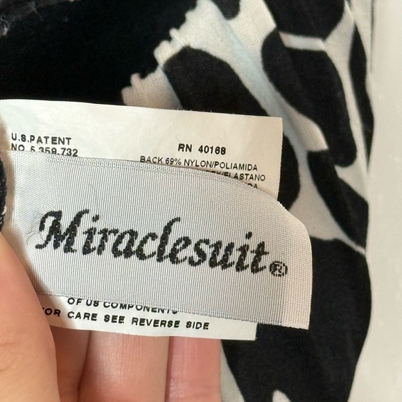 Miraclesuit Black and White Sleeveless Ruched Bodysuit size 14 - Picture 7 of 9